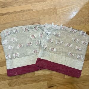 Set of 2 accent pillow covers.
